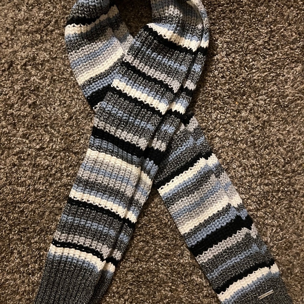 Michael Kors Scarf, Hat and Matching gloves! - Picture 4 of 5